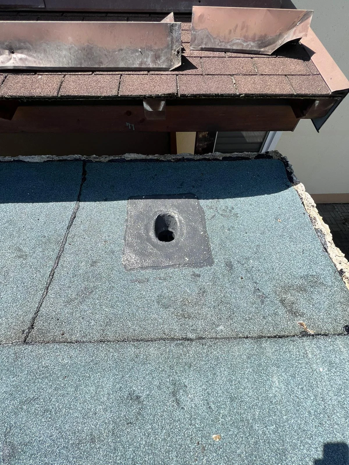 Detail einer Flachdachentwässerung